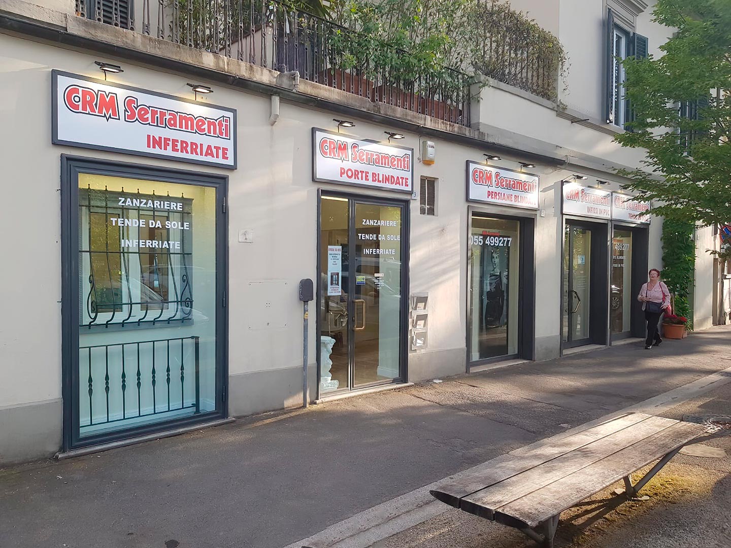 Crm Serramenti Firenze: infissi e serramenti, inferriate, persiane blindate, porte blindate, finestre in legno, pvc, alluminio, tende da sole, zanzariere, fabbro, riparazioni urgenti.