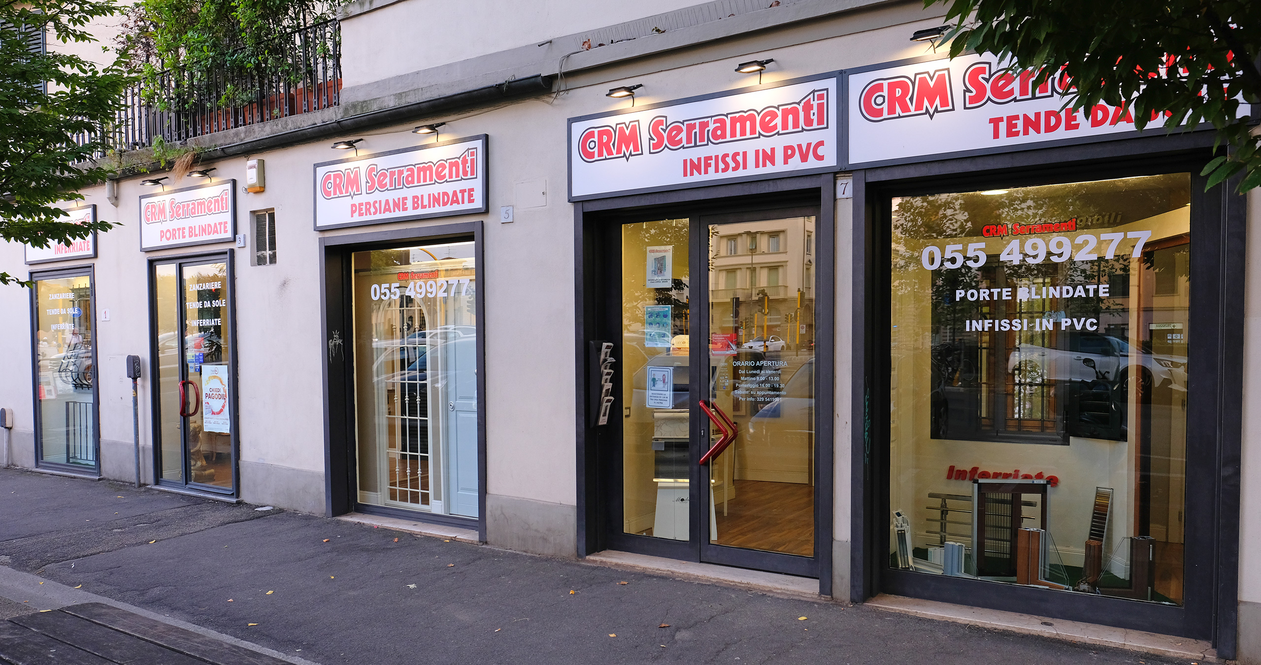 Crm Serramenti Firenze: infissi e serramenti, inferriate, persiane blindate, porte blindate, finestre in legno, pvc, alluminio, tende da sole, zanzariere, fabbro, riparazioni urgenti.